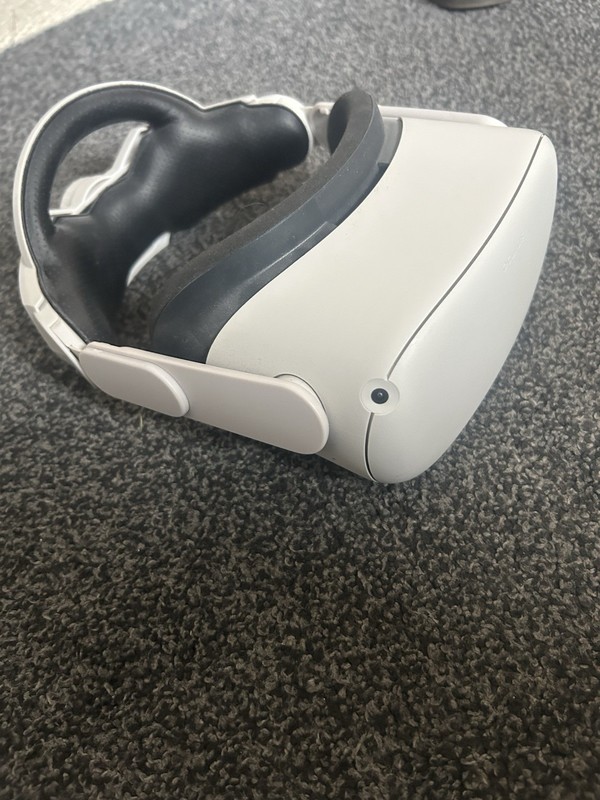 Meta Oculus Quest 2 VR Headset