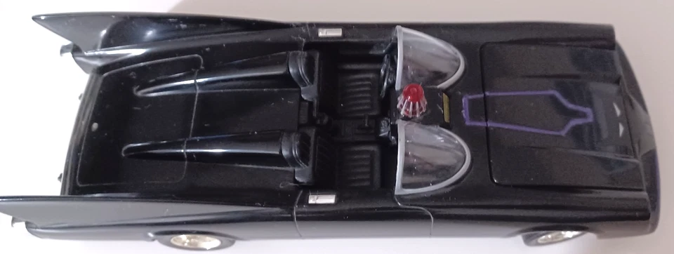 Johnny Lightning 1960's Batmobile DC Comics 1:24 Scale 9" Metal Diecast Car Mint - Image 4 of 4