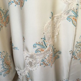 NWT Victoria&rsquo;s Secret Cream Romantic Paisley Floral Sexy Lace Trim Kimono XS/S