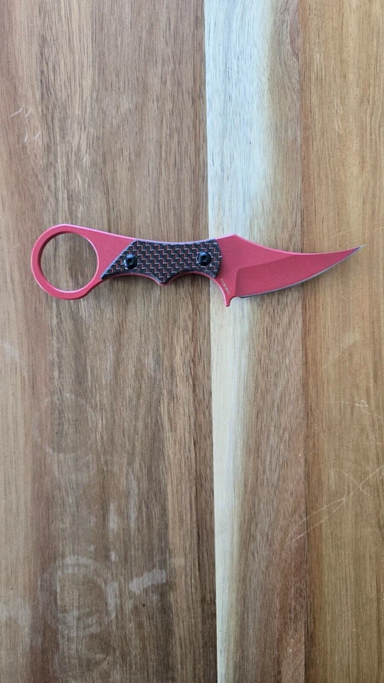 Cuchillos Mantis - Rojo Lavado a la Piedra Karambit Sabot IV Hecho en EE. UU. Acero m390 Foto 2 de 4