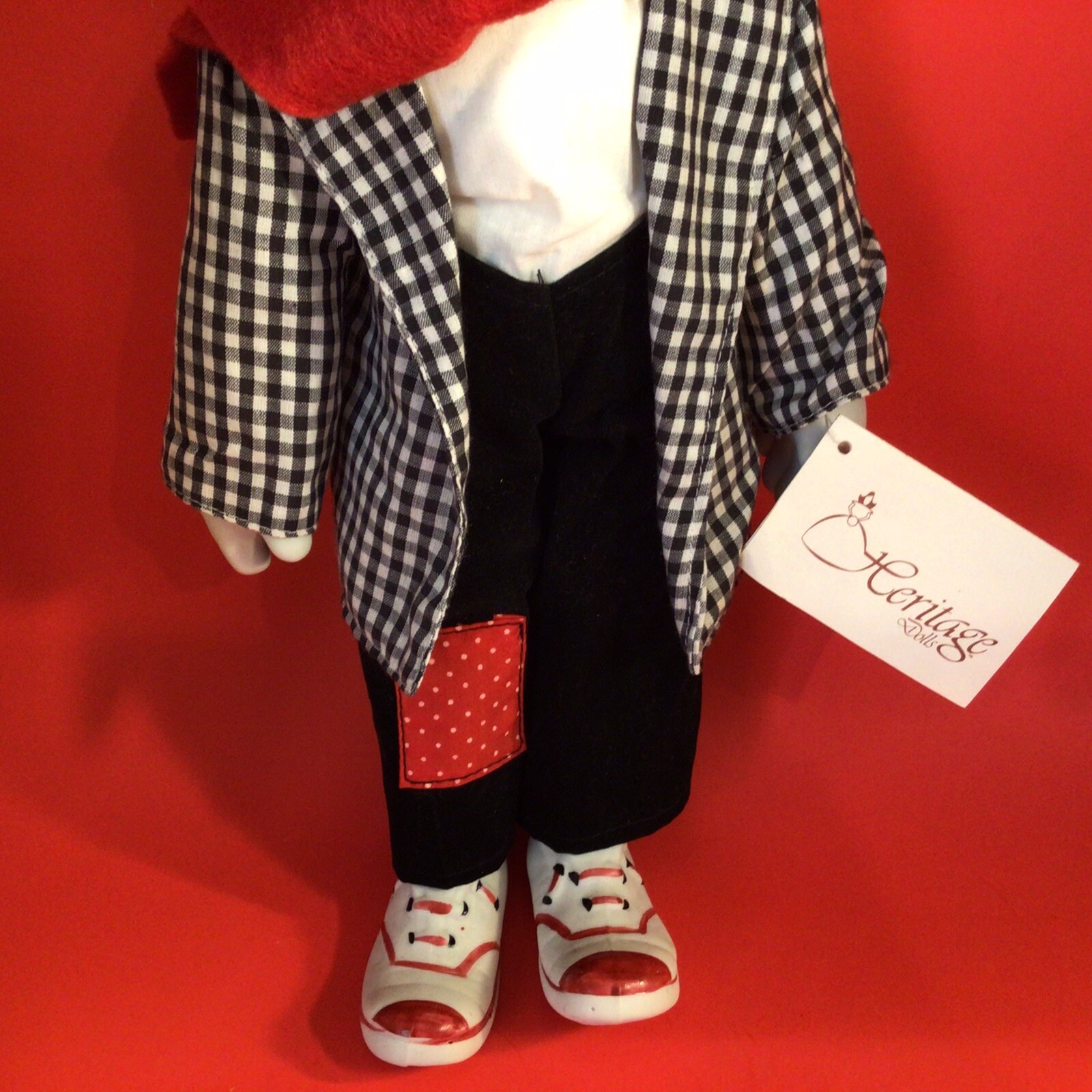 HERITAGE MUSICAL CLOWN PORCELAIN PLAYS RAINDROPS KEEP FALLING ON MY HEAD 15"