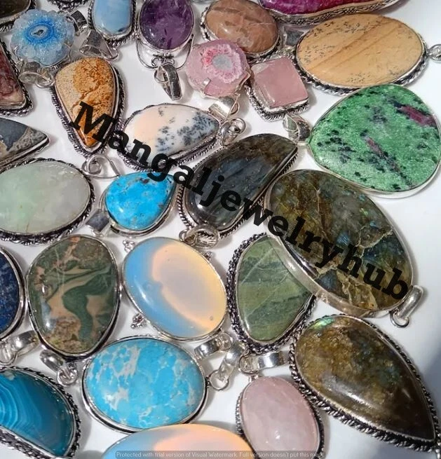 Lote de 50 piezas colgantes de amatista y mezcla de piedras preciosas de moda enchapados en plata 925 joyas a granel Foto 4 de 4
