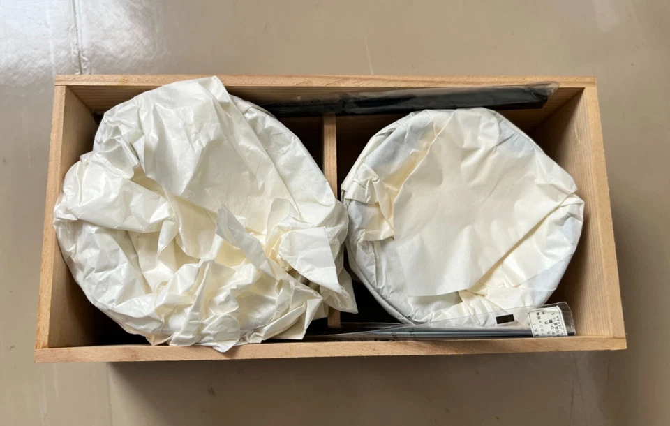 Cuenco y bandeja de laca japonesa y palillos que nunca se han usado Foto 2 de 4