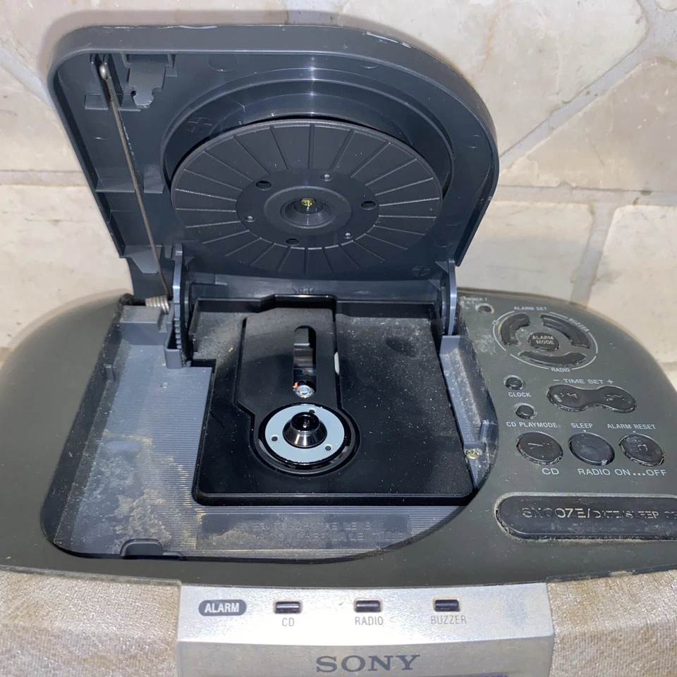 Sony Dream Machine CD Player Alarm Clock AM/FM ICF-CD830 for parts or repair - Image 2 of 2