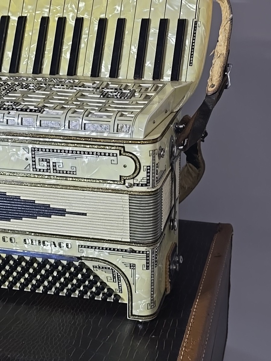 Italo American Chicago Vintage Gloria Deluxe Accordion Ivory