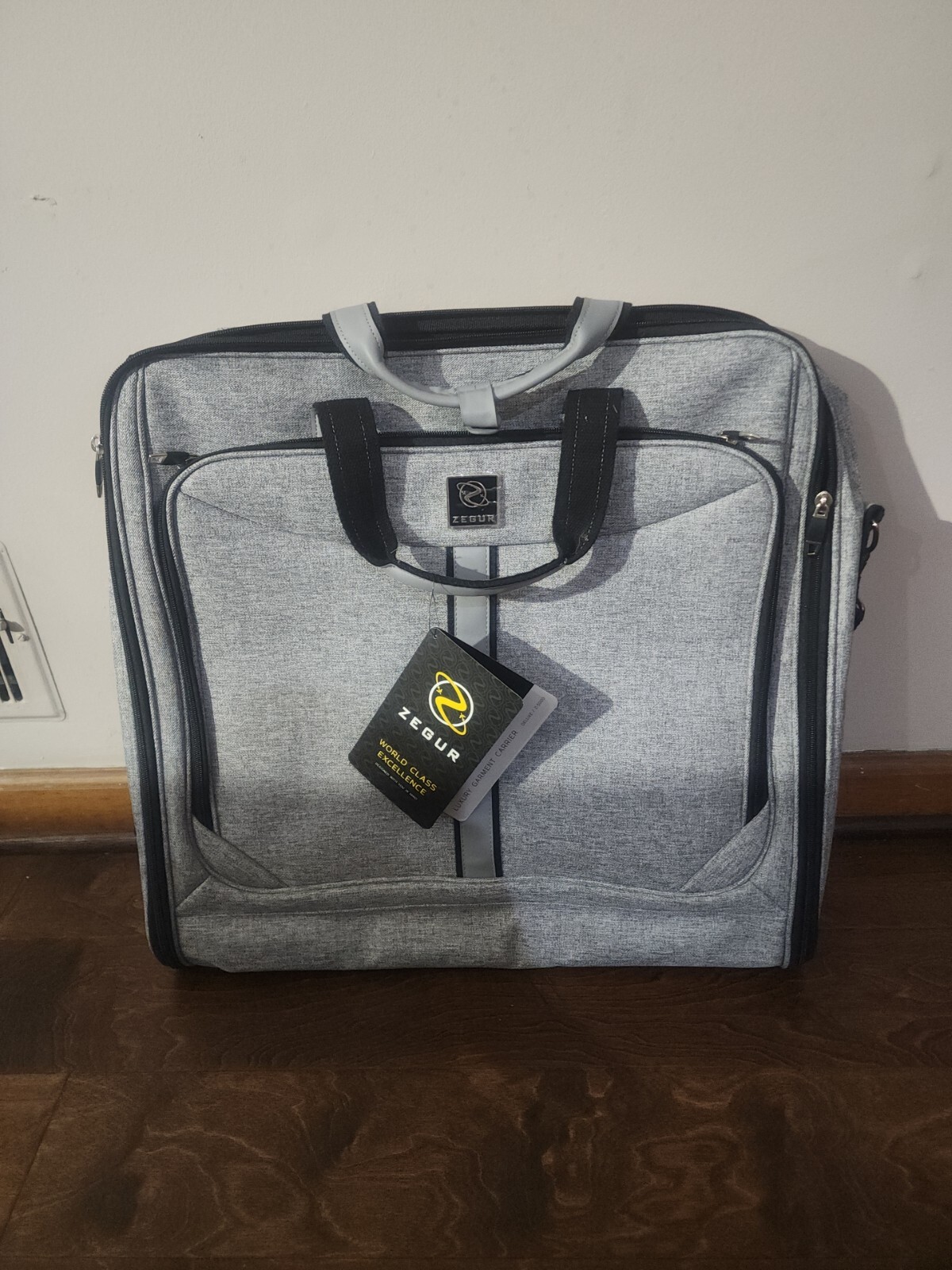 ZEGUR Suit Carry On Garment Bag for Travel & Business Trips - Luxury Gray