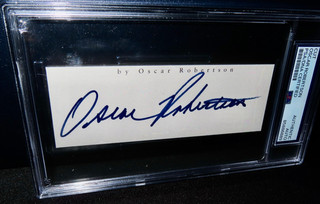OSCAR ROBERTSON AUTO SIGNED CUT PSA/DNA AUTHENTIC AUTOGRAPH NBA LEGEND !!