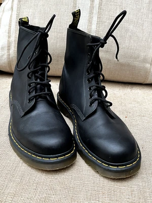 bottes dr Martens homme, cuir noir, très bon état, portées 1 fois - Photo 1/4