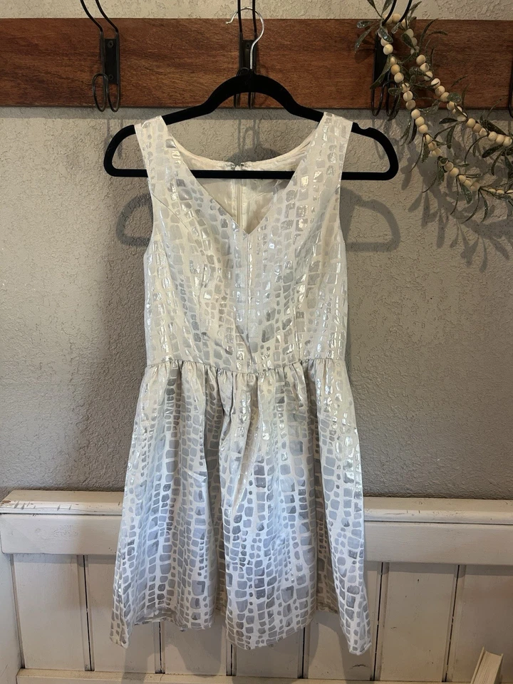 Mac & Jac Dress Womens Medium White & Sliver Sleeveless V-Neck - Image 2 of 4