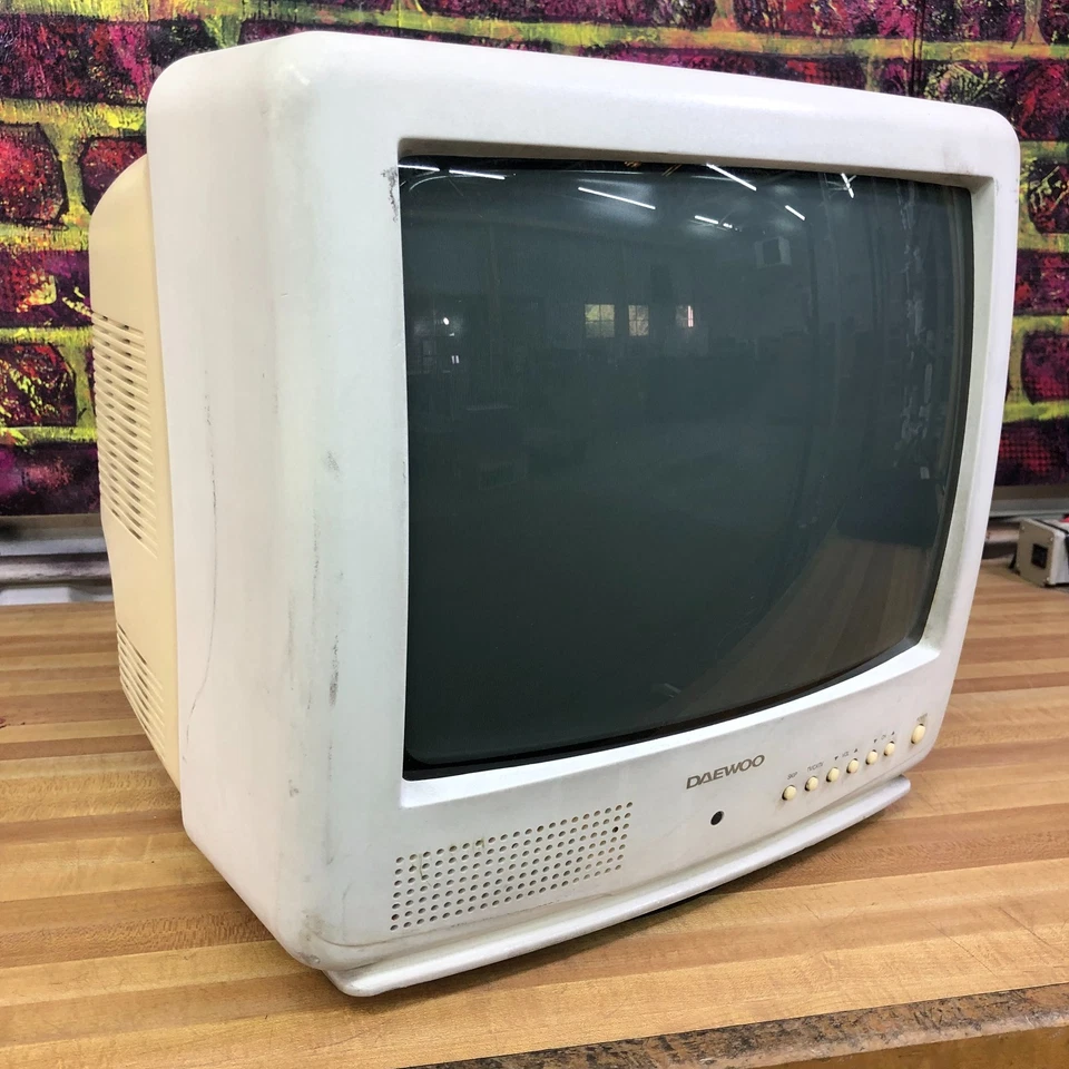 Daewoo DTQ-1440FCW 13" Color Blanco CRT Televisión Tubo TV para Juegos Retro Foto 3 de 4