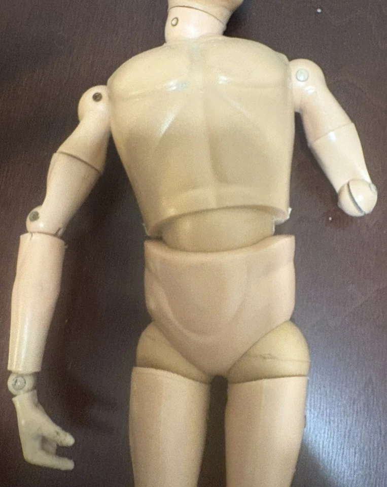 Boneco de ação vintage 1964 Hasbro GI Joe cicatriz de cabelo pintado de vermelho 12" braço faltando - Imagem 4 de 4