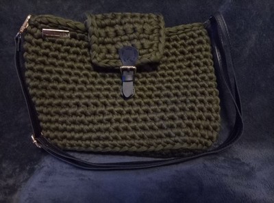 gehäkelte Schultertasche olivgrün verstellbarer, abnehmbarer Kunstlederriemen