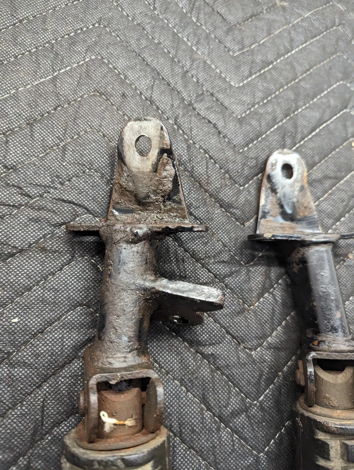 Clavijas con soportes Kawasaki Ke100 G5 OEM 1975-1979 Foto 3 de 4