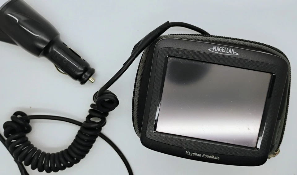 Magellan RoadMate 1200 Car Portable GPS Navigator Bundle w/ Zippered Case - Image 3 of 3