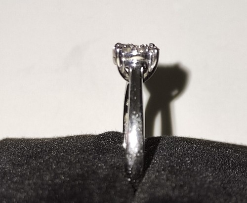 Beautiful 9ct White Gold Diamond Cluster Ring 15pts ***Value £350*** - Picture 5 of 13