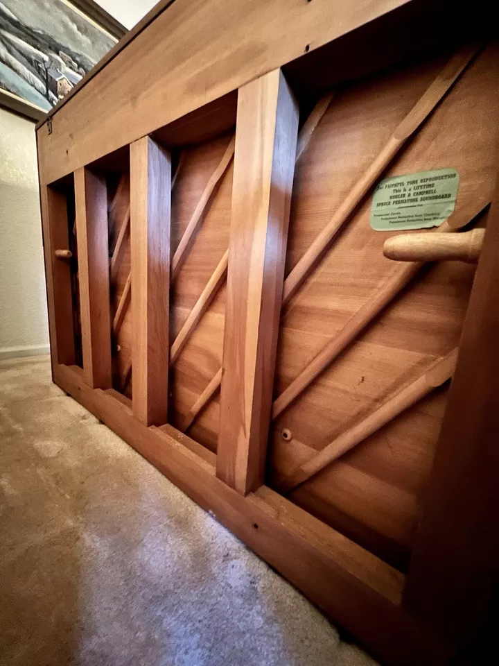 Piano de pared Kohler & Campbell vintage con banco excelente estado Foto 4 de 4