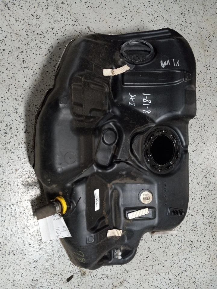 MONTAJE TANQUE DE COMBUSTIBLE PARA CADILLAC XTS 2013 - 2019 Foto 3 de 4