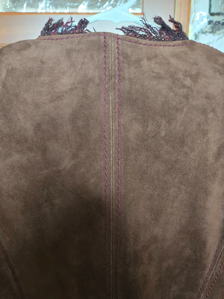 Abrigo de gamuza Dolce Gabbana vintage marrón con flecos forrado de leopardo hasta la rodilla talla 40 Foto 2 de 4