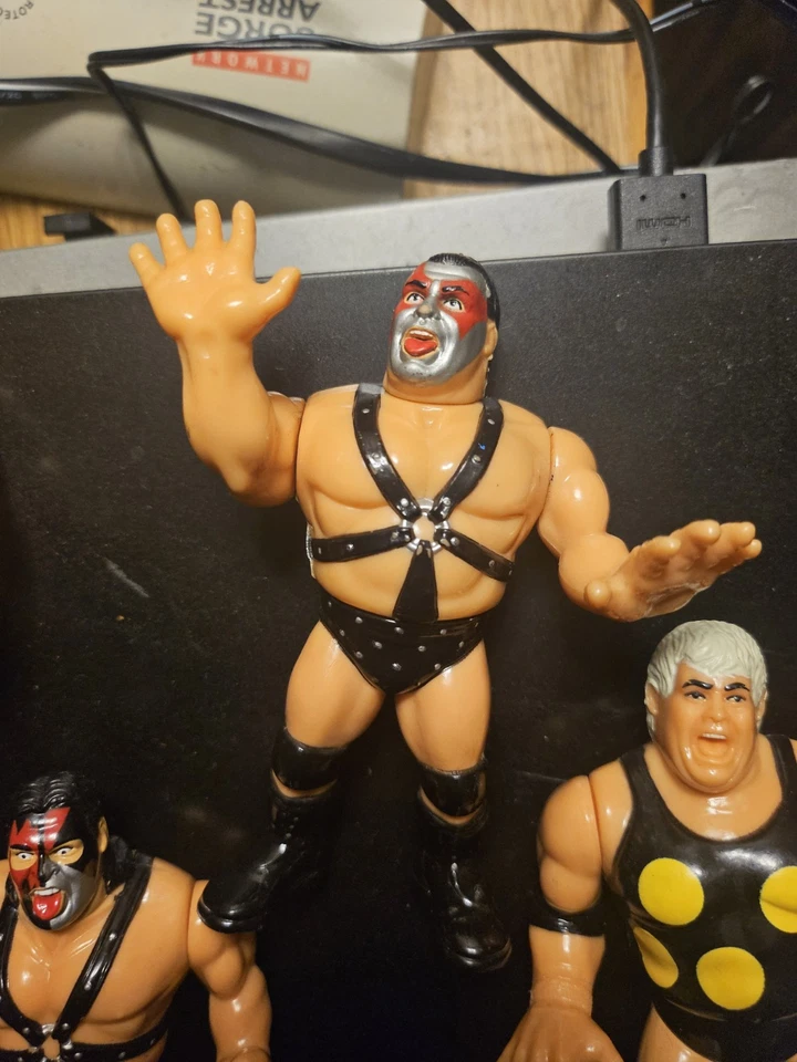 Wwf Hasbro Wrestling Figures Lot - Image 3 of 4