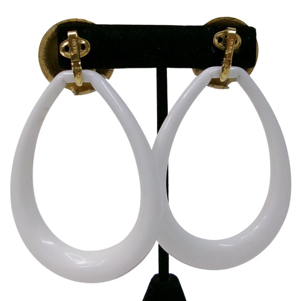 Pendientes de aro vintage Crown Trifari grandes esmaltados blancos Foto 3 de 4