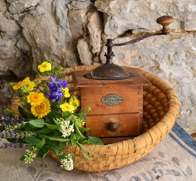 Alter Brotkorb Gärkorb 32 cm & Kaffeemühle Leinbrock's aus Omas Küche Landhaus