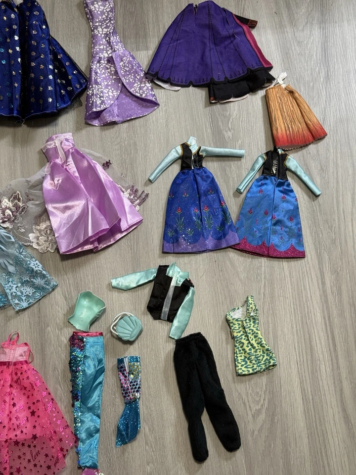 Disney, Barbie Princesa Muñeca, Muñeca Ropa Vestidos Lote Mixto Foto 4 de 4