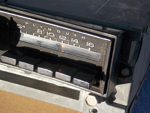 1970 Plymouth Fury Dodge AM radio - Picture 5 of 12