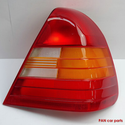 Mercedes-Benz W202 Heckleuchte rechts A2028100116, ULO 3301