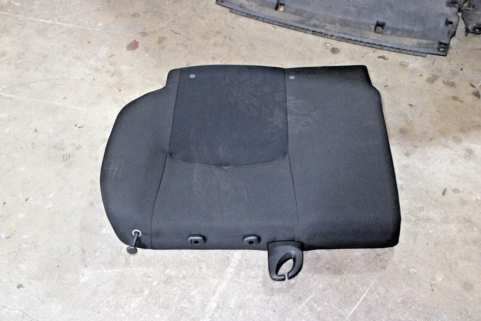 13-17 尼桑 VERSA 注释挂架左驱动侧后座后座支撑 — 第 2/4 张图片