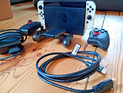 Nintendo Switch OLED 64GB Konsole weiß mit 128GB SD-Karte & Zubehörpaket  