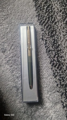 Paper Mate Ballpoint Pen Gold Tone Top Pistachio Green Button Refill Required - Image 1 of 3