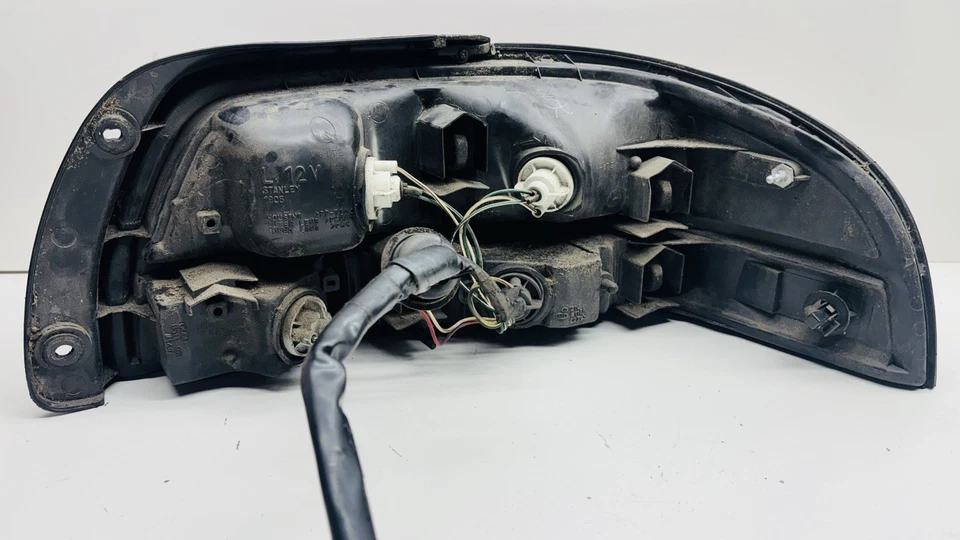 Luz trasera izquierda conductor Toyota Avalon 1995-1997 OEM O9281 DW Foto 3 de 4