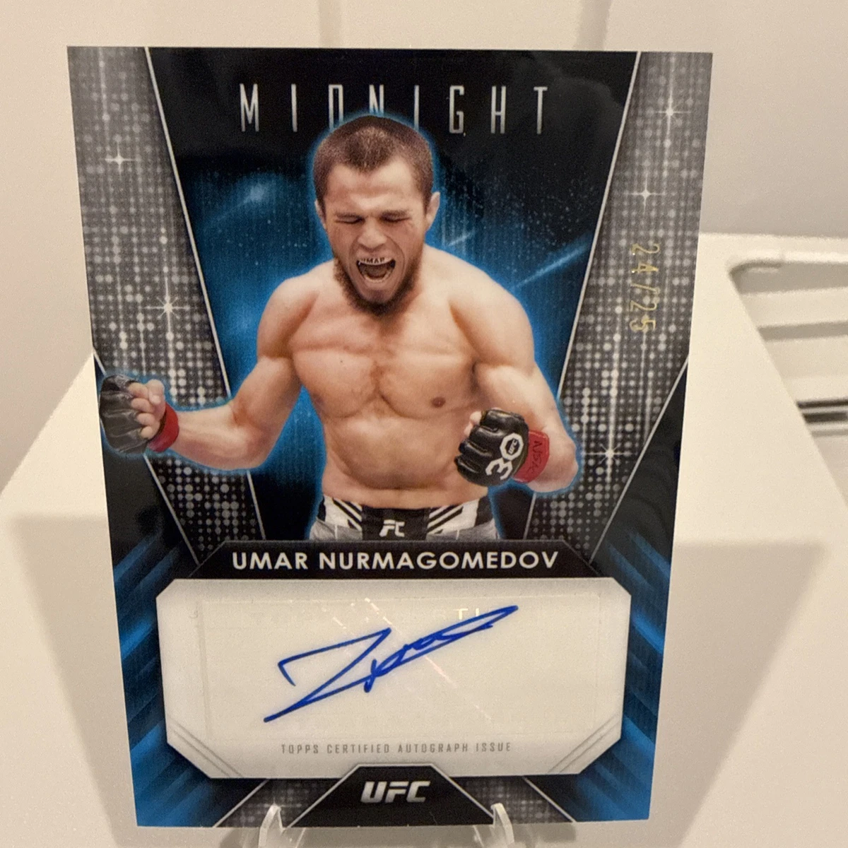 Topps Mixed Martial Arts (MMA) Autographed Sports Trading Cards