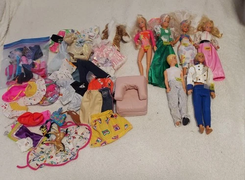 Vintage Barbie Dolls ( 6 )  And Lots Of  Accessories