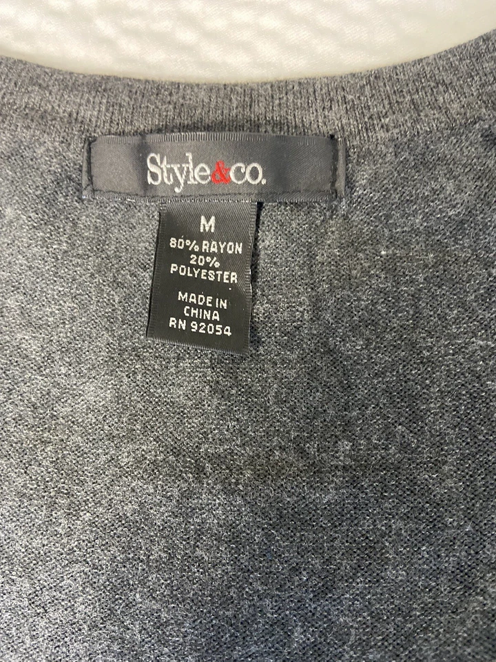 Suéter feminino Style & Co. cinza estampa animal manga curta gola redonda tamanho M - Imagem 4 de 4