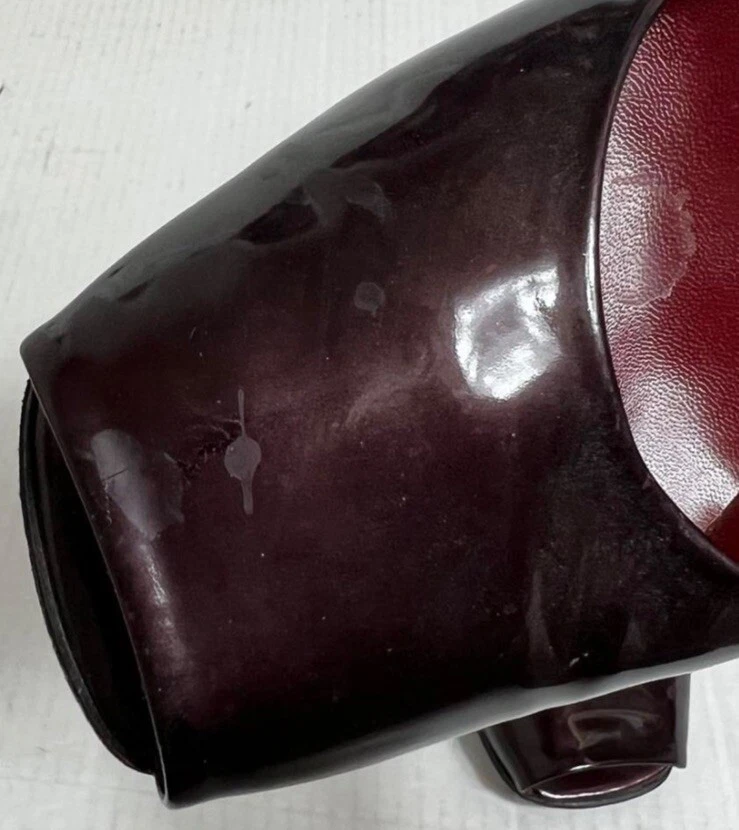 Tacones de charol borgoña vintage YSL Yves Saint Laurent recortados peep toes 8 Foto 4 de 4