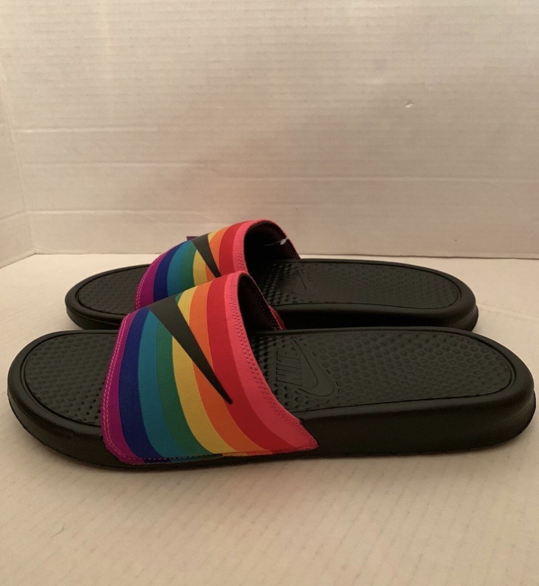 pridesnkrs com