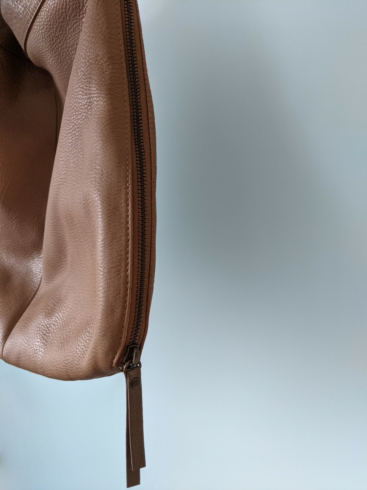 SPORTSCRAFT GENUINE LEATHER EXPANDABLE TOTE BAG SIZE 35X37X10 CM AS NEW