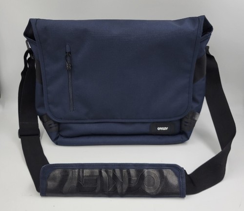 Oakley Messenger Bag Navy with padded laptop sleeve 17x12