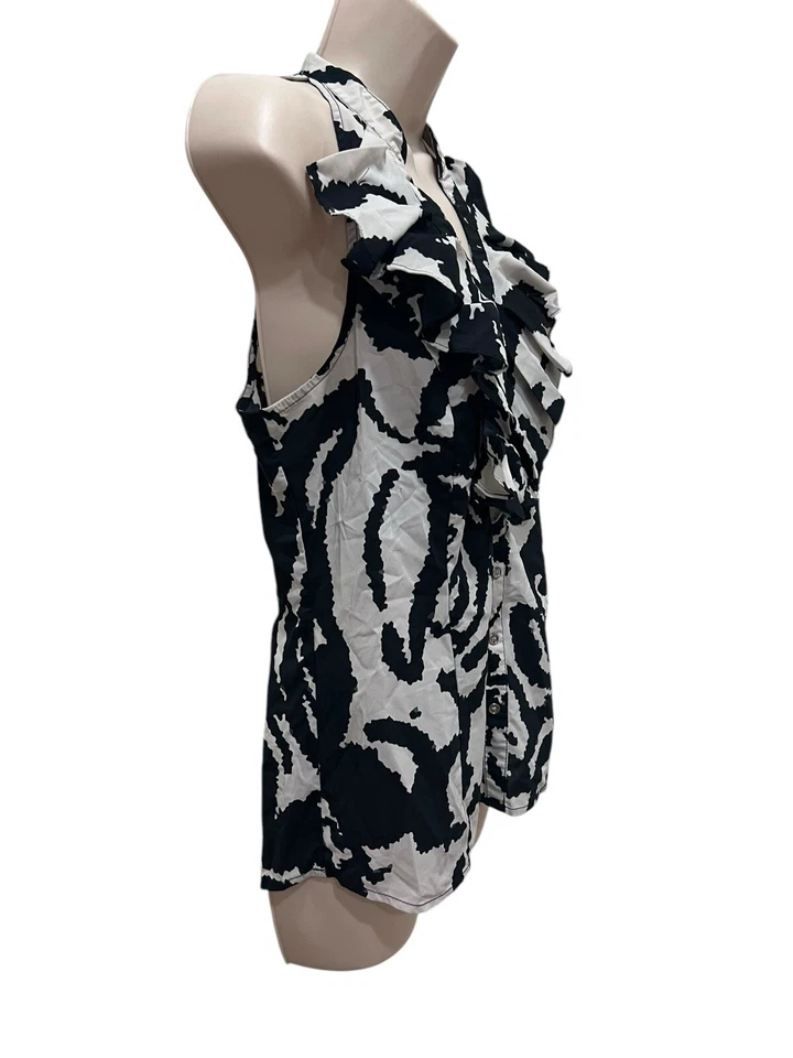 Blusa Express Design Studio para mujer mediana negra gris sin mangas espalda deportiva con volantes Foto 3 de 4