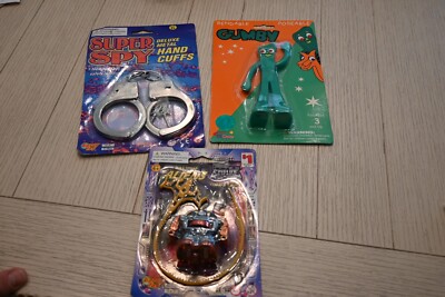 RARE Vintage Bendable 6'' Gumby Figure + Super Spy handcuffs +Pull Strap Aliens