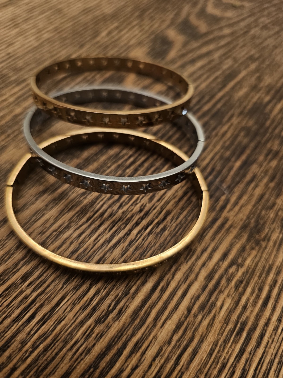 Stackable Metal Star Cut-Out Bangle Bracelets Set… - image 3