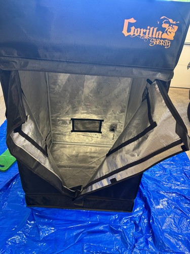 Gorilla Grow Tent Indoor 3" x 3" x 5" Complete