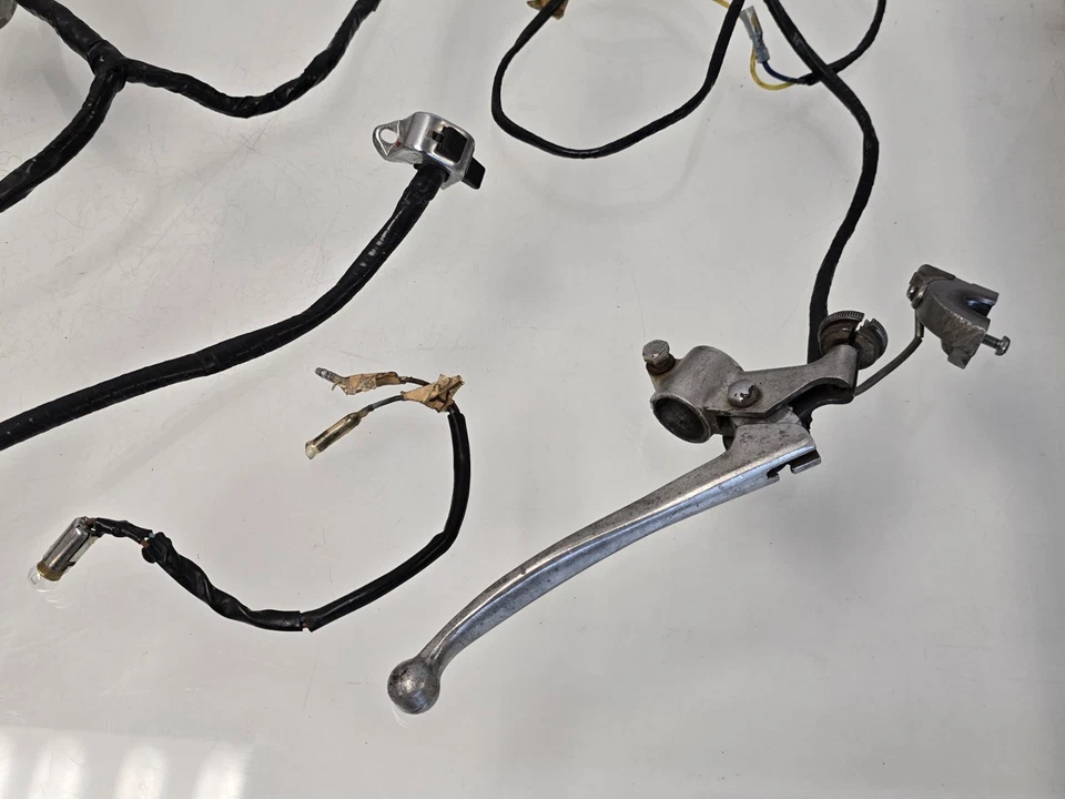 Yamaha AT1 125 1973 arnés de cables de enduro con interruptor de apagado y controles de manillar Foto 3 de 4