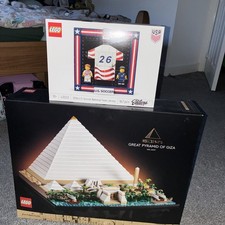 LEGO Architecture Great Pyramid of Giza Set 21058 & US Soccer team set  43033.