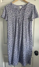 EUC Aria Knit Nightgown M White Blue Purple Floral Buttons Pockets Extra SOFT