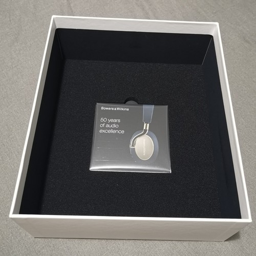 Bowers & Wilkins PX Wireless Bluetooth Headphones - Space Grey - Picture 10 of 12