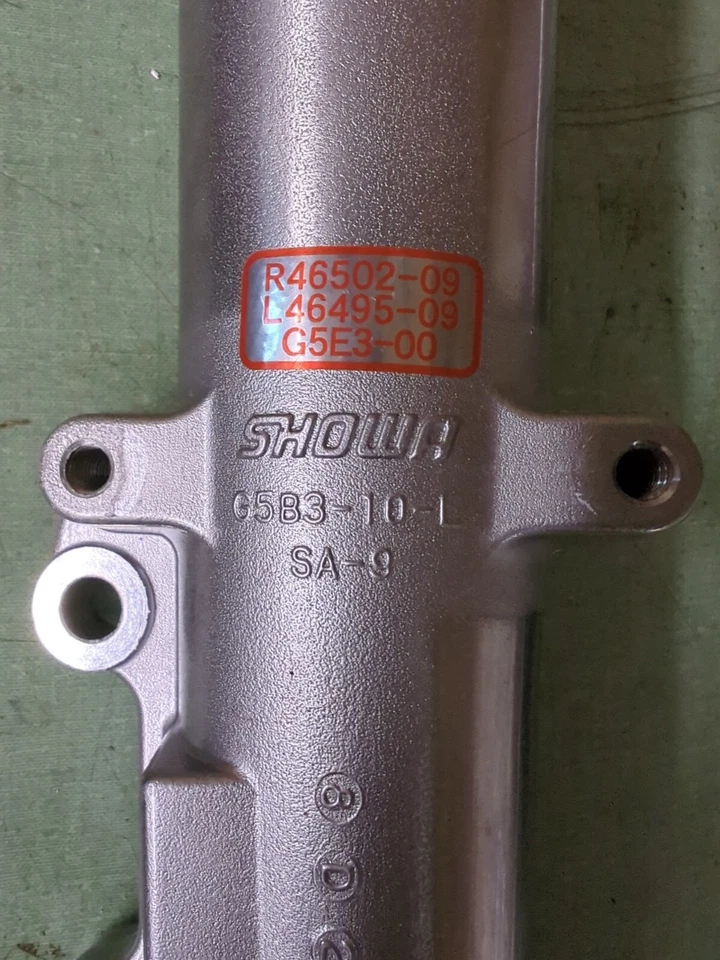 Deslizadores de horquilla Harley-Davidson Showa OEM R46502-09 G5b3-10-L Sa-9, G5b3-10-r Sa-12 Foto 2 de 4
