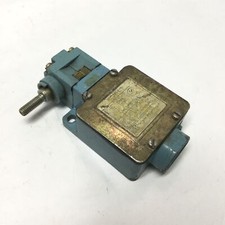 Telemecanique XCK-L1 OsiSense Metal Limit Switch, Rotary Operator, 1NO-1NC