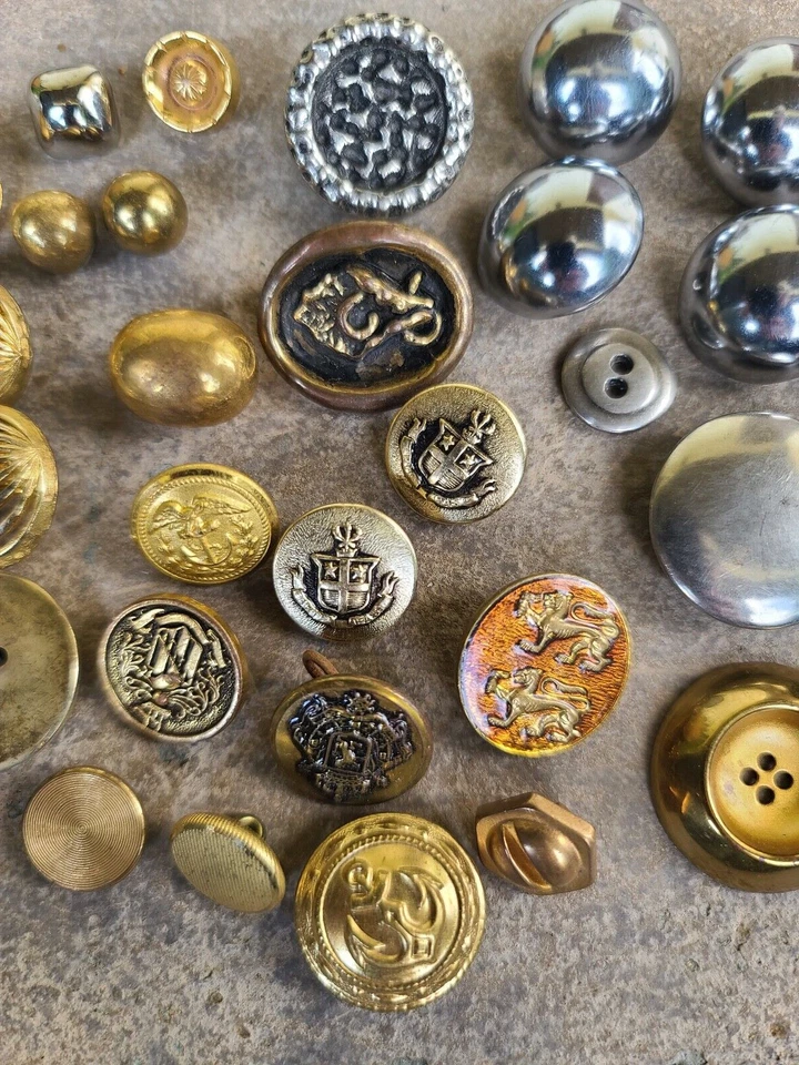 Vtg Shank Button  1930s-60s Vtg Mid Century Modern Coat Silver Gold Tone Crest - Image 2 of 4